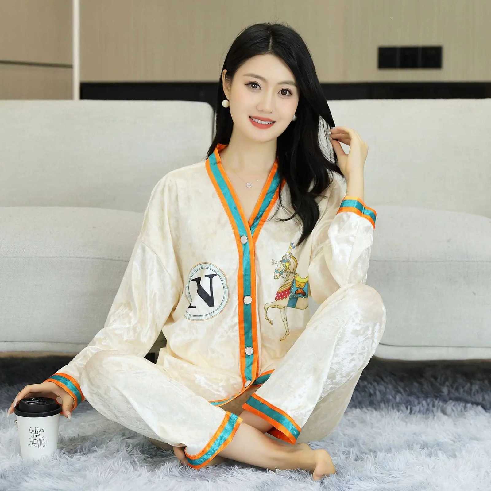 Women's Velvet Pajama Set - Artistic Embroidery, Contrast Trim, Soft Loungewear for Cozy NightsT260212