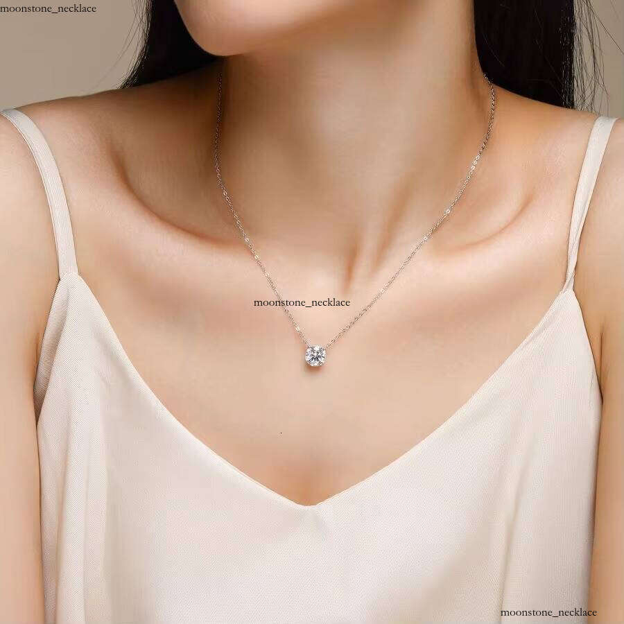 JIU ZUAN VVS Moissanite Women's Pendant 2CT 925 Sterling Silver D Color Necklace, with Certificate of Authenticity