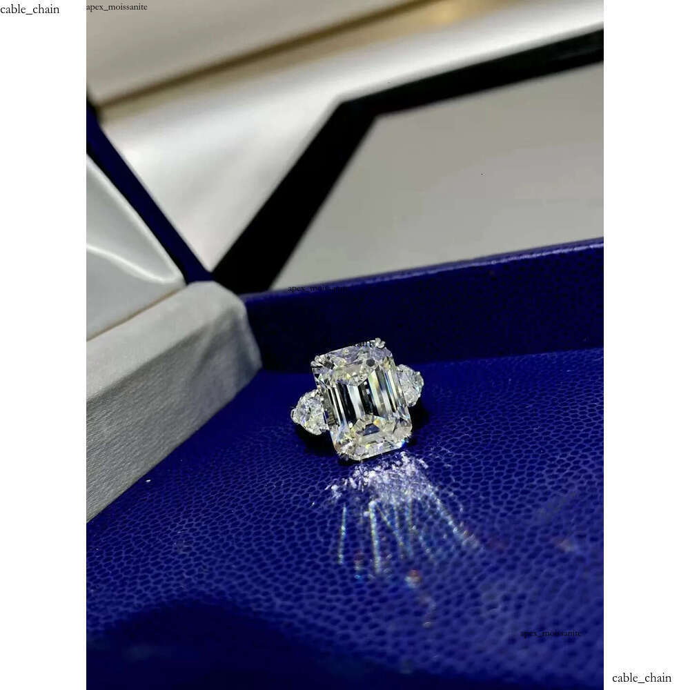 4CT Moissanite Diamond Wedding Rings Luxury Jewelry Stunning Real 100% 925 Sterling Silver Emerald Cut Gemstones Party Eternity Women Bridal Ring For 