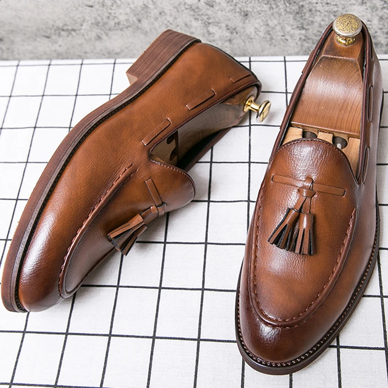 Classic Mens Dress Shoes High Quality Office Leather For Men Tassel Social Casual Business Loafers 260126