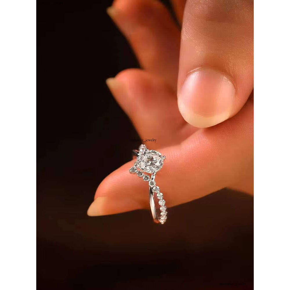 S925 silver Four-Claw Crown Engagement Wedding Classic Fashion Women's Party VVS Moissanite Ring