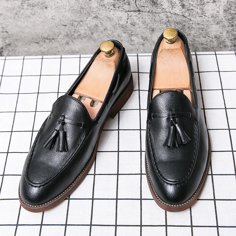 Classic Mens Dress Shoes High Quality Office Leather For Men Tassel Social Casual Business Loafers 260126