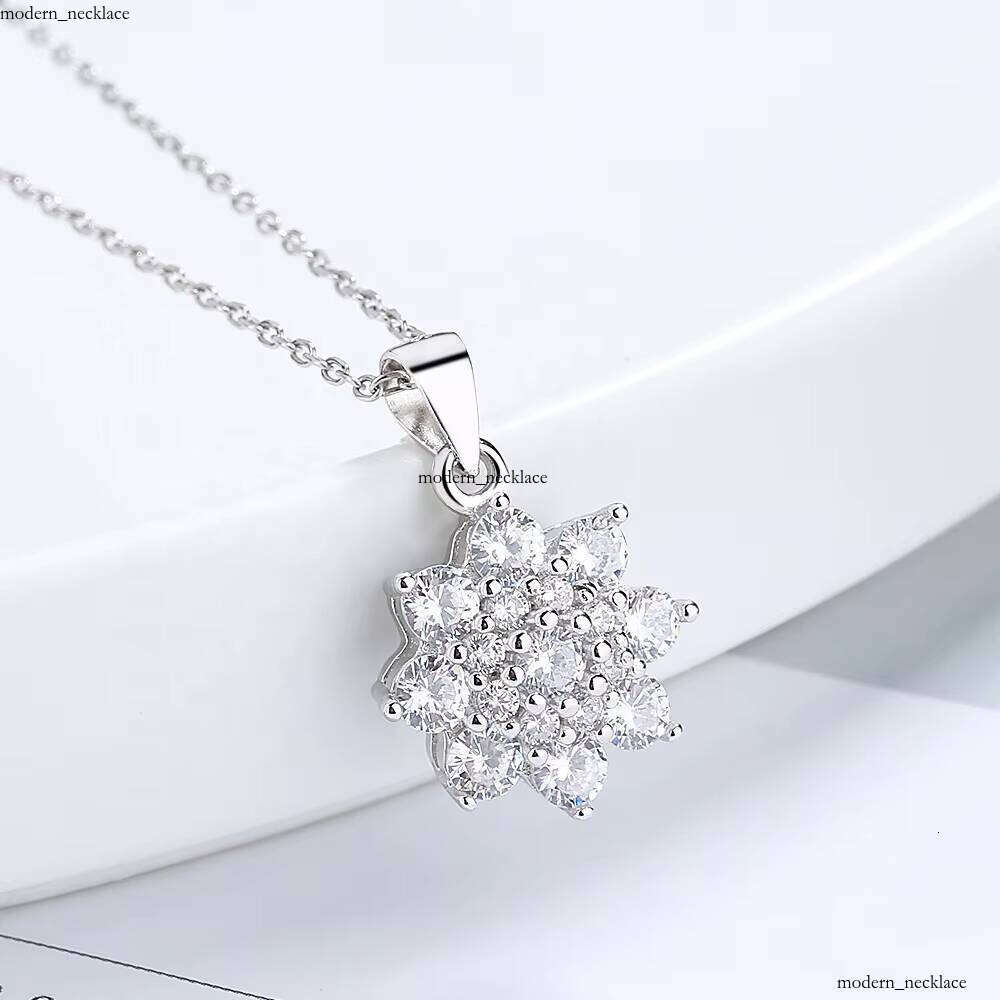 925 Sterling Silver Flower Vibrant Necklace Pendant High-end Fashion