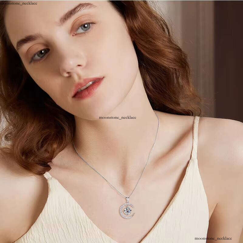 Sterling Silver S925 Cross-Border Fashion Crescent VVS Moissanite Necklace, High-End Women's Design