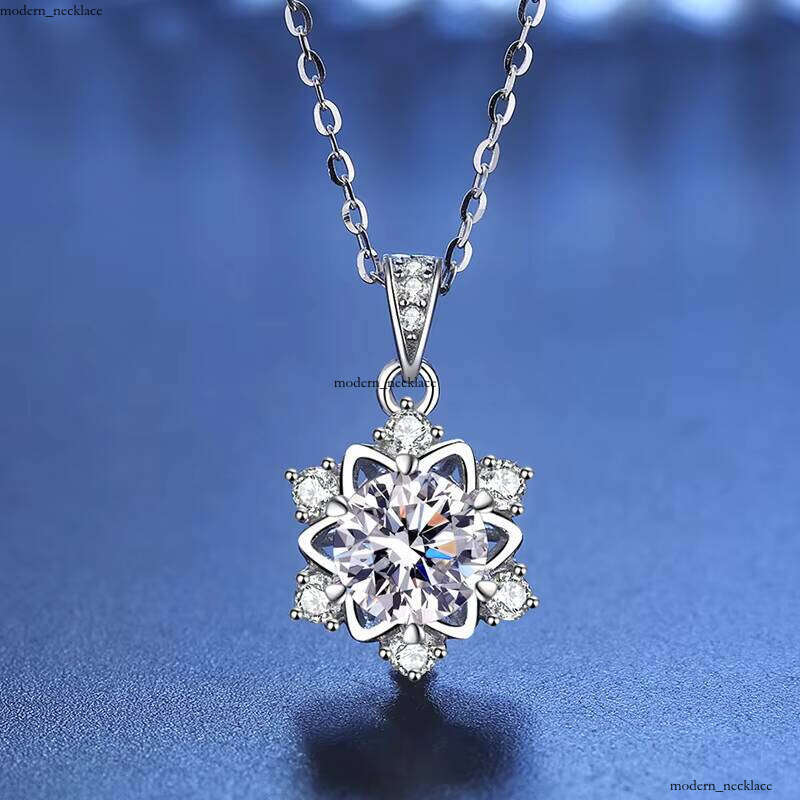 Fashion Jewelry 925 Sterling Silver Snowflake Shape 1 CT VVS Moissanite Pendant Necklace for Women