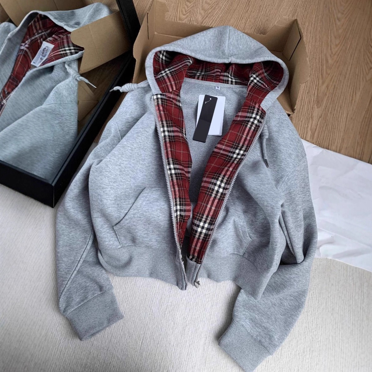 2026 New Designer Luxury Brand Women's Cardigan Sweatshirt For Spring And Autumn Short Style Check Pattern Connected Hood Outdoor Sports Coat For