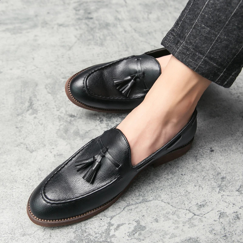Classic Mens Dress Shoes High Quality Office Leather For Men Tassel Social Casual Business Loafers 260126
