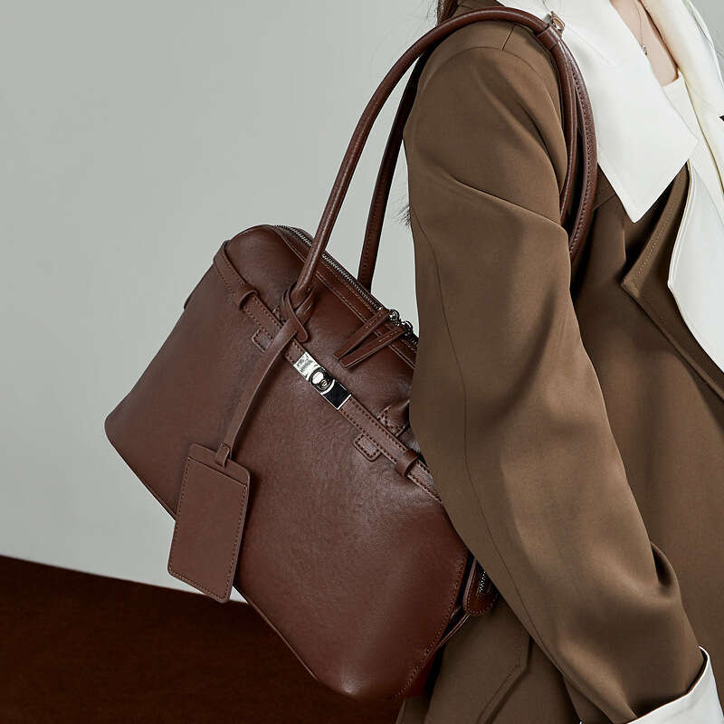 Luxury Shoulder Bags Totes Genuine Leather Women S New Model Unique Design Tote Bag Versatile For Commuting Fashionable Large Capacity Handbag And Sho