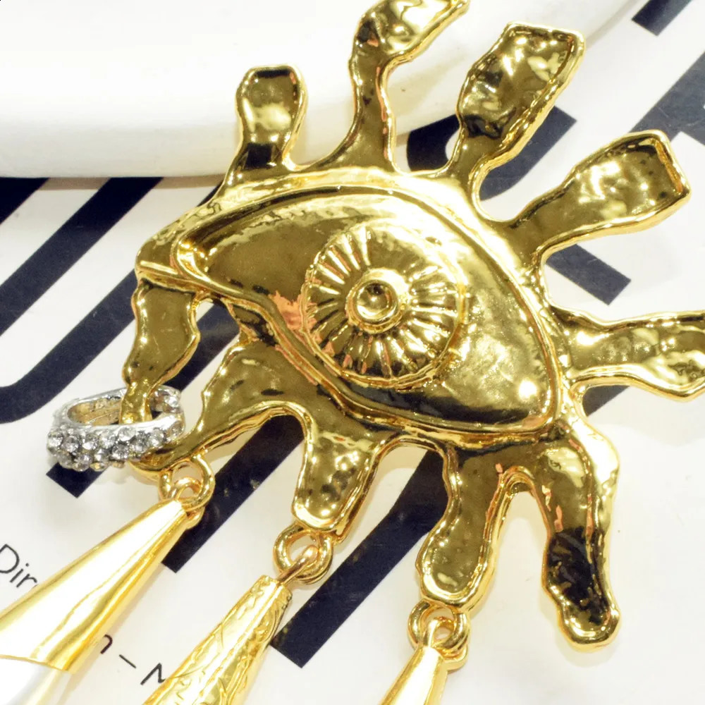 Vintage Metal Alloy Gold-Plated Eyes With Teardrop Dangle Earrings For Women Jewelry Fashion Show Statement Earrings Accessories 260120