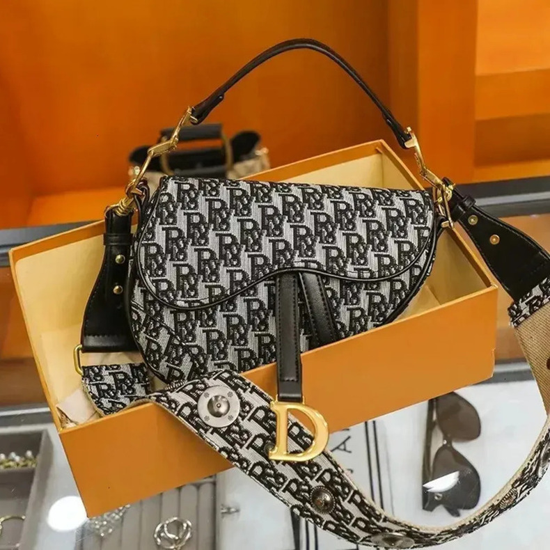 Canvas Womens Hundred Handbag Crossbody Saddle Bag Comfortable Shoulder Strap Women Large Capacity Letter Underarm Bags o 3