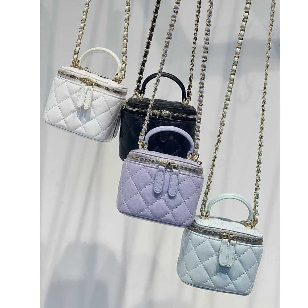 Totes Women Crossbody Bags Shoulder Handbags Designer Luxury Mini Portable Box Cosmetic Lipstick Bag Sheepskin Black Ladies Small Purses Golden Ball Chain 11cm