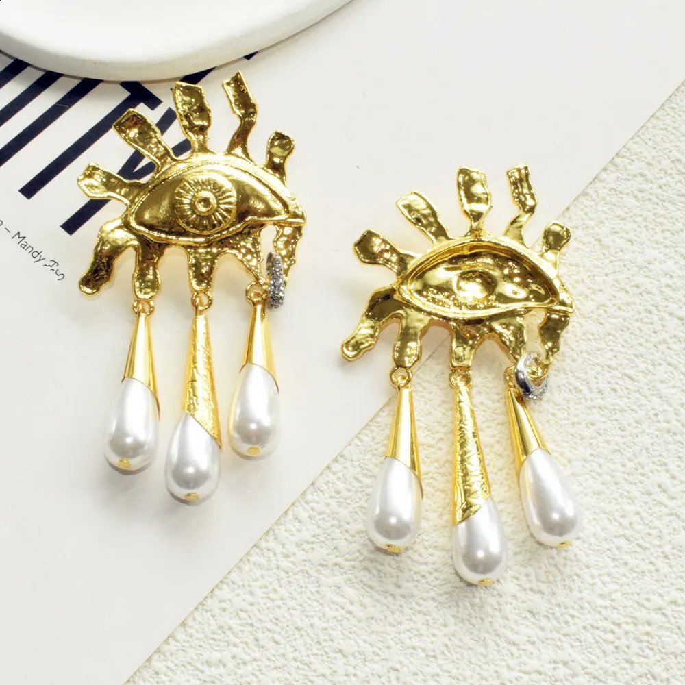 Vintage Metal Alloy Gold-Plated Eyes With Teardrop Dangle Earrings For Women Jewelry Fashion Show Statement Earrings Accessories 260120