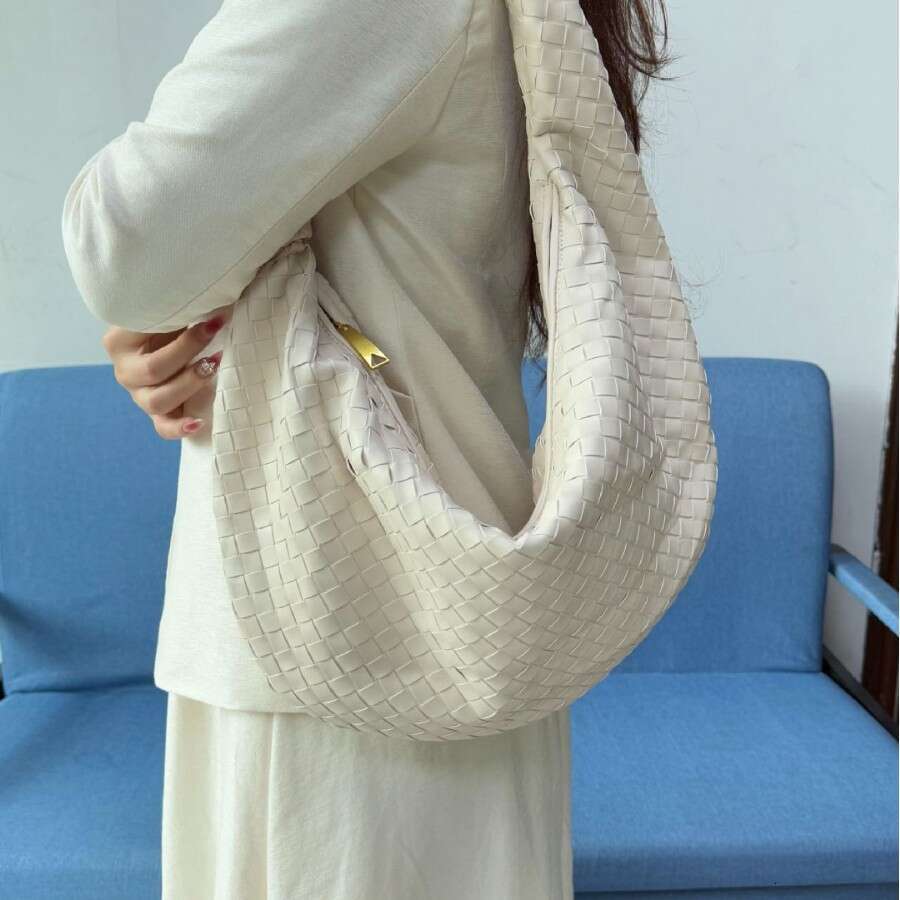 2026 Cross-Border New Woven High-Quality Fashion Handbag Niche Design Single Shoulder Crossbody Horn Bag Trendy Style