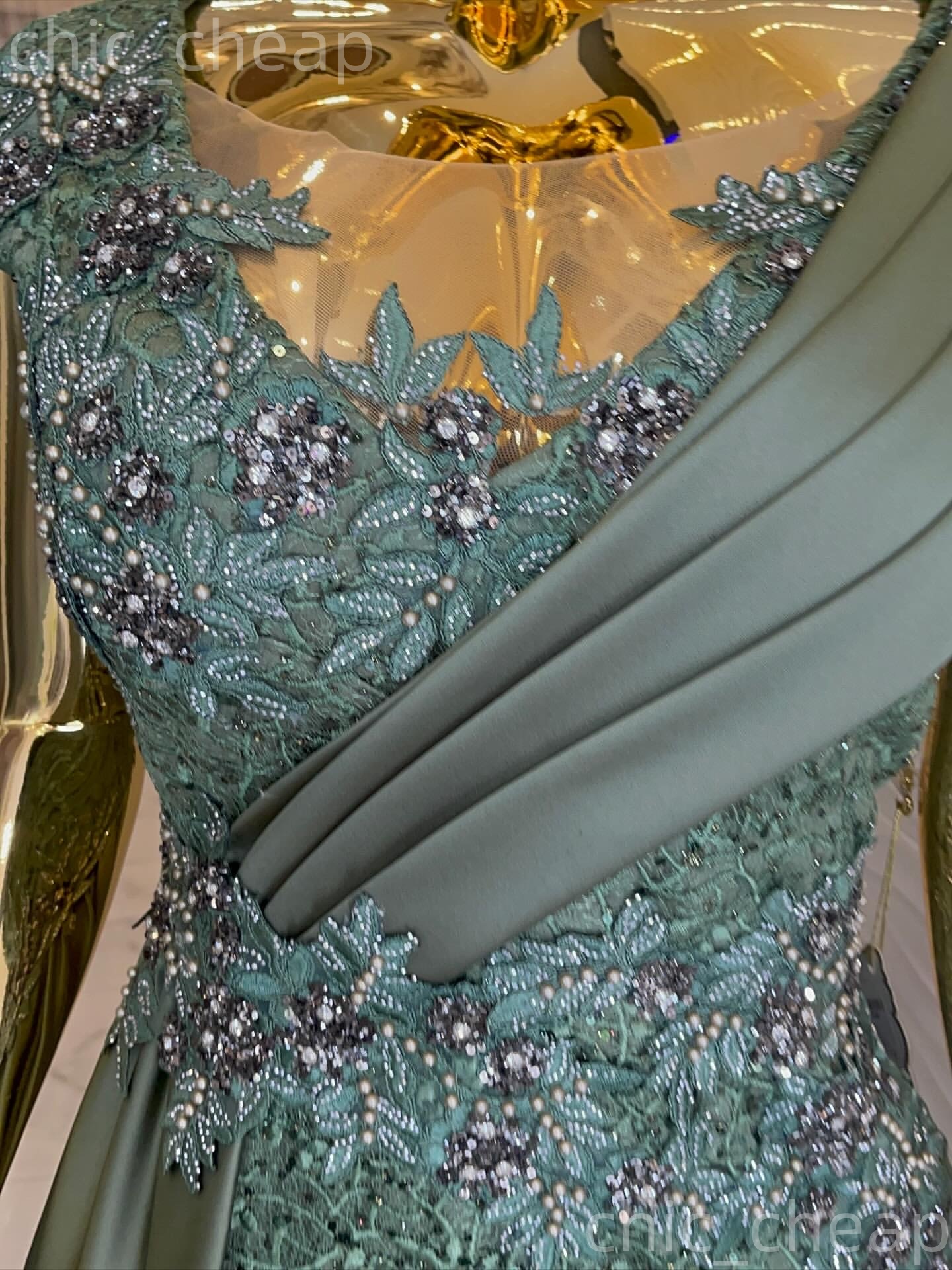 2026 Plus Size Lace Sheath Mother Of Bride Dresses Sheer Neck Crystals High Split Evening Party Mama's Dress Vintage 50's Birthday Wedding G