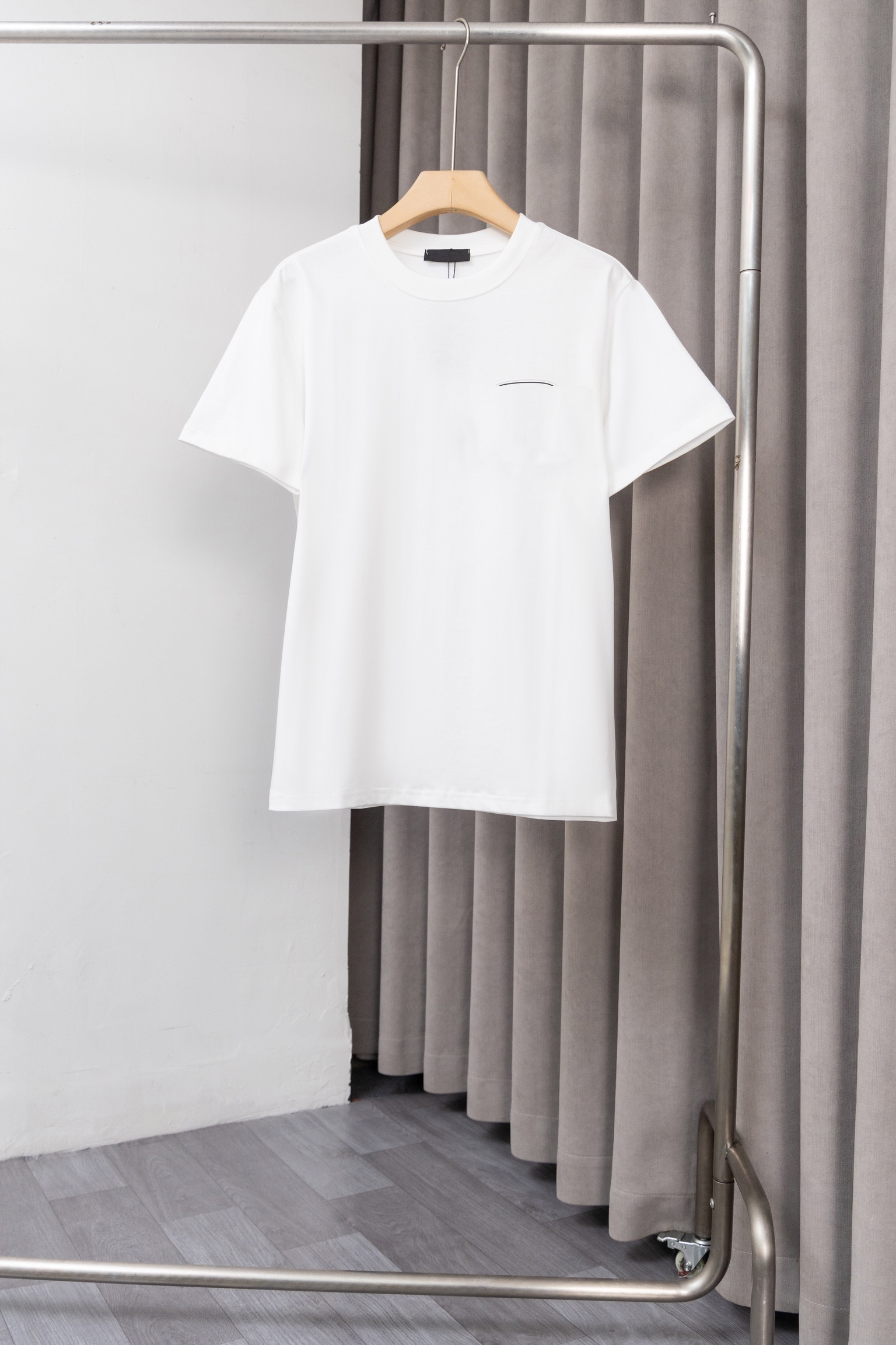 Premium Quality Men's T-Shirt: Stylish Letter Pattern & Comfortable High Count Fabric for Trendy Outfits