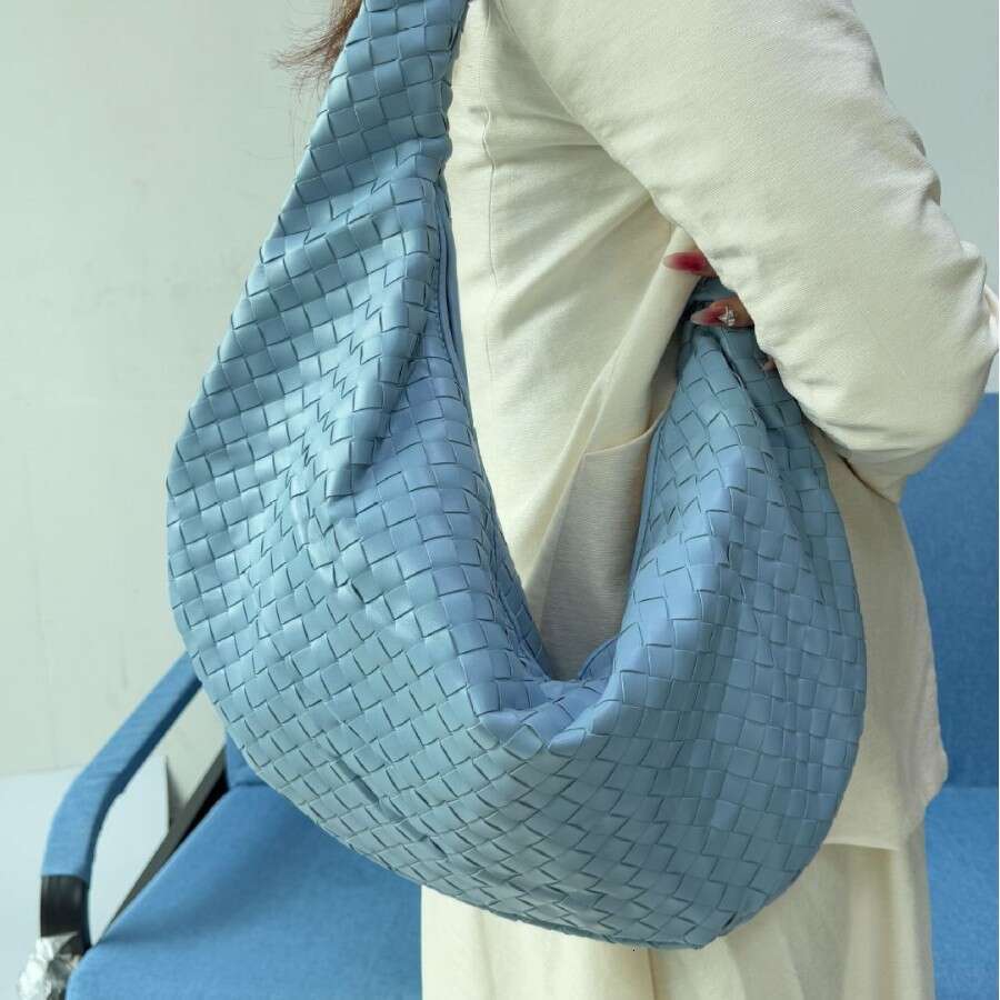 2026 Cross-Border New Woven High-Quality Fashion Handbag Niche Design Single Shoulder Crossbody Horn Bag Trendy Style