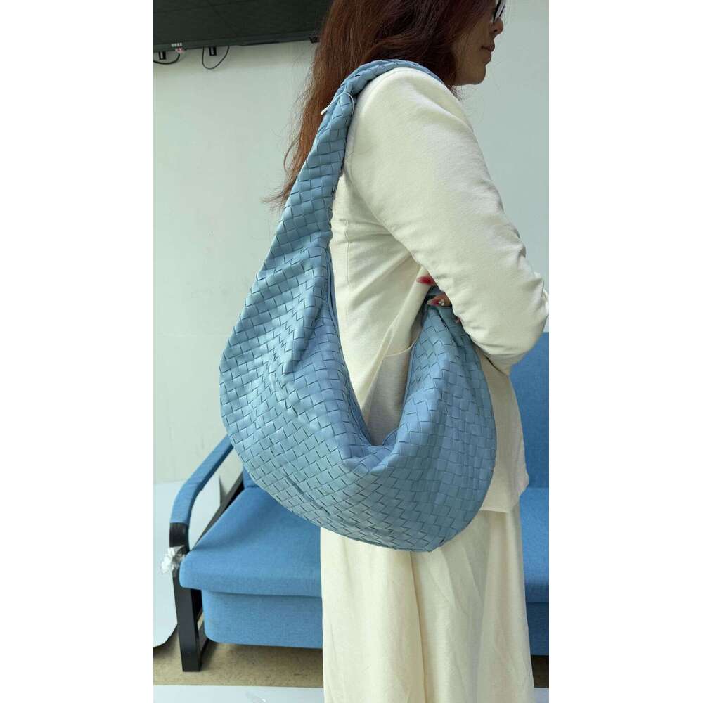 2026 Cross-Border New Woven High-Quality Fashion Handbag Niche Design Single Shoulder Crossbody Horn Bag Trendy Style
