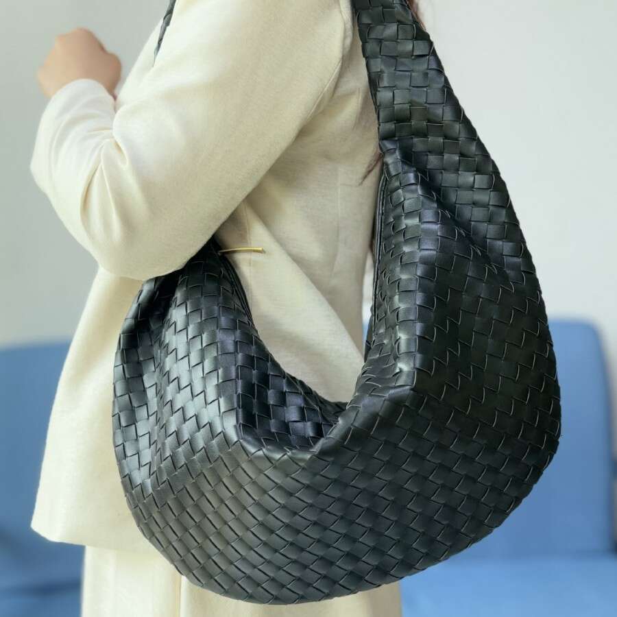 2026 Cross-Border New Woven High-Quality Fashion Handbag Niche Design Single Shoulder Crossbody Horn Bag Trendy Style