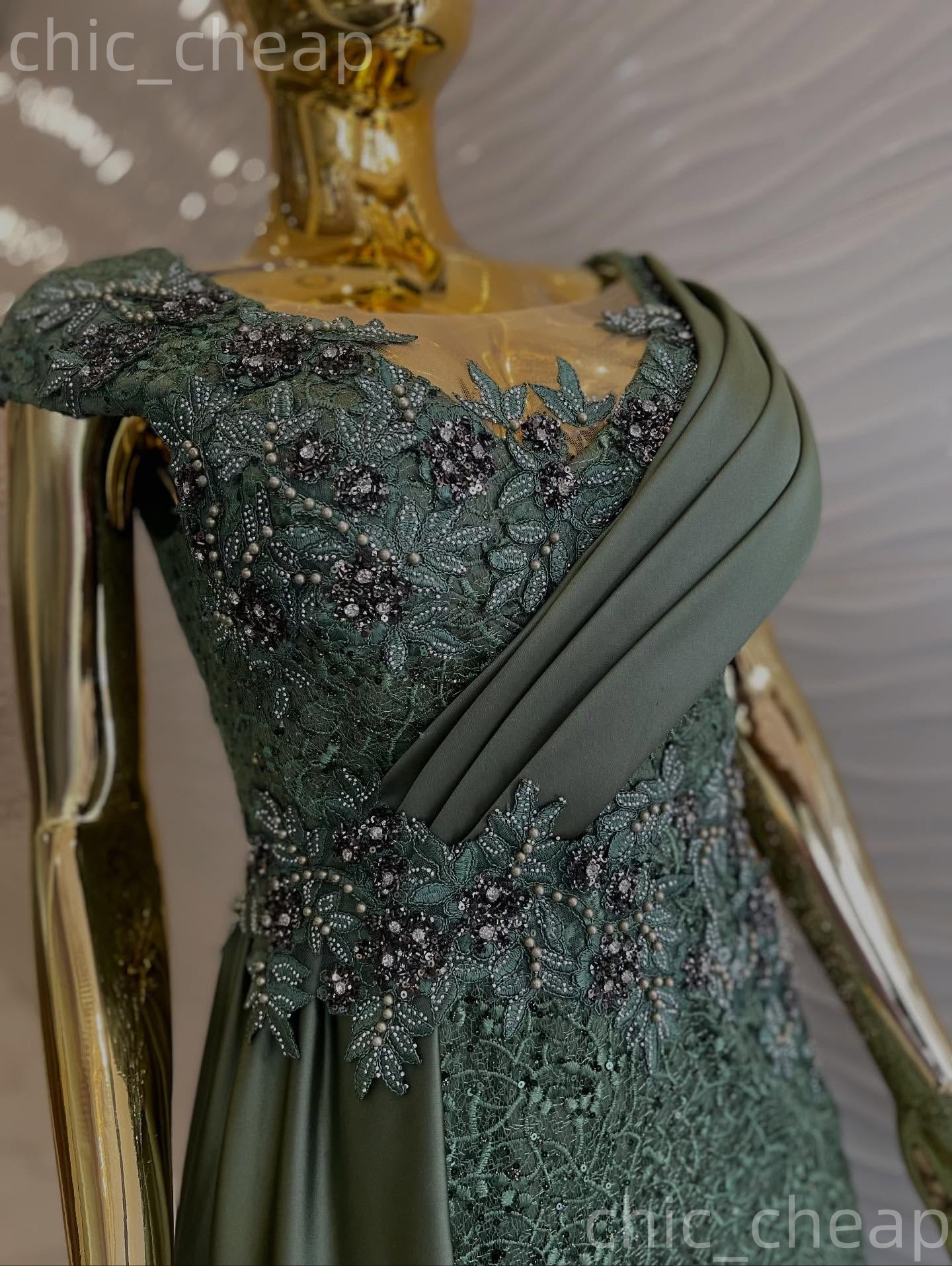 2026 Plus Size Lace Sheath Mother Of Bride Dresses Sheer Neck Crystals High Split Evening Party Mama's Dress Vintage 50's Birthday Wedding G