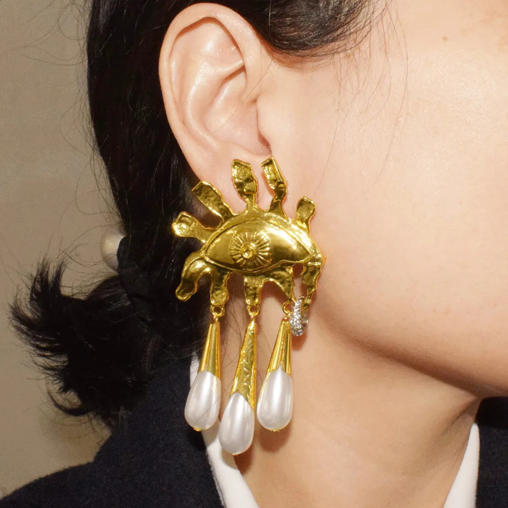Vintage Metal Alloy Gold-Plated Eyes With Teardrop Dangle Earrings For Women Jewelry Fashion Show Statement Earrings Accessories 260120