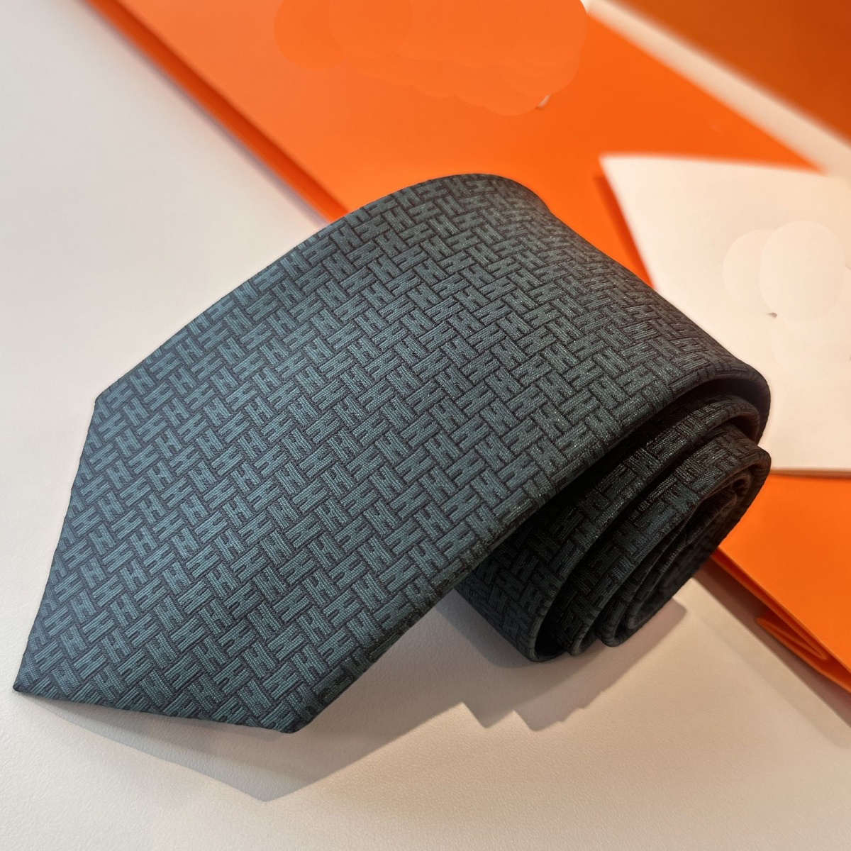 YY2026New Fashionable men's designer silk tie, fashionable luxury suit tie, men's tie, wedding business jacquard tie, latest luxury tie products FFFHyy20802