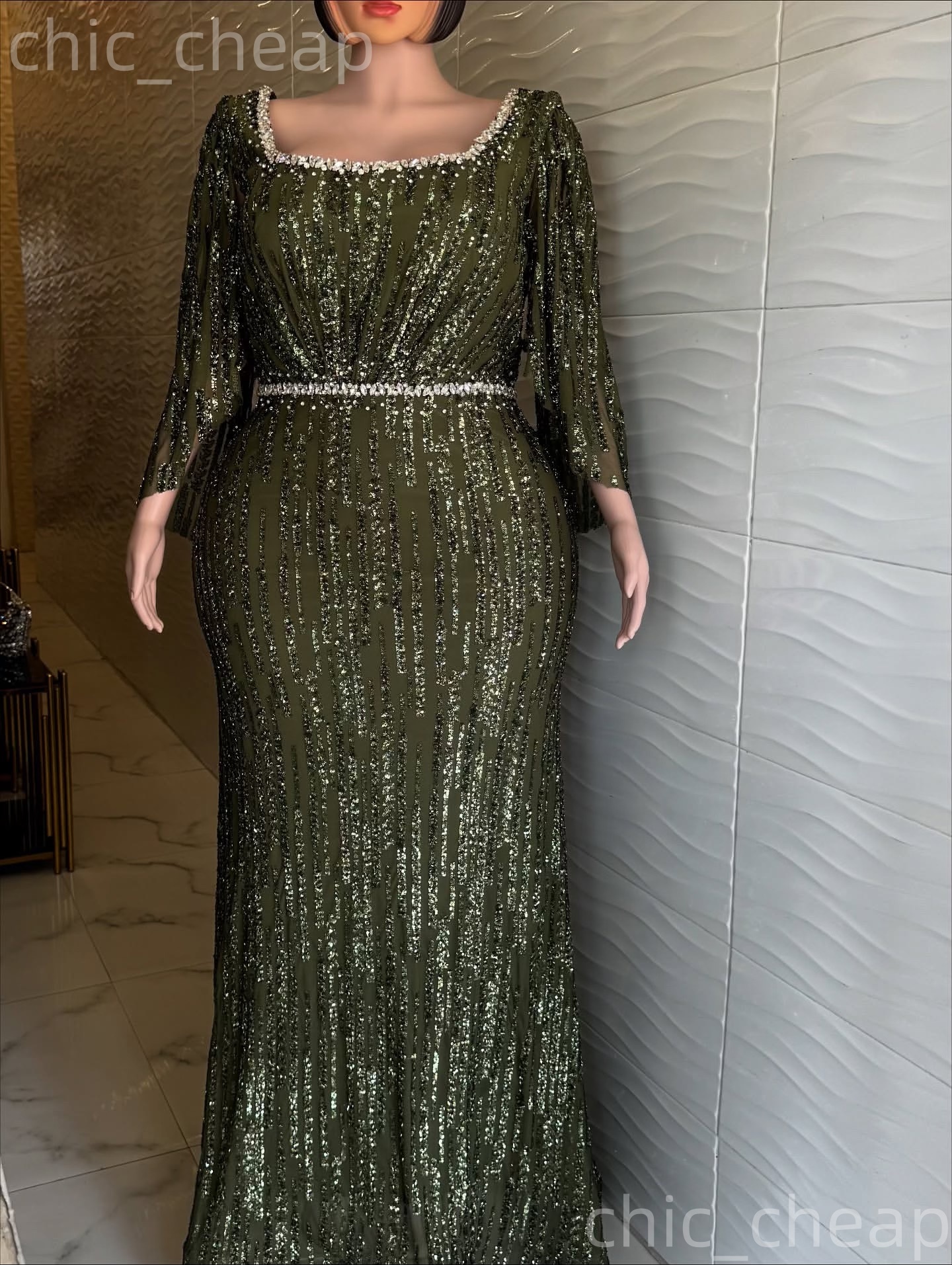 2026 Plus Size Olive Green Mermaid Mother Of Bride Dresses Crystals Sequined Evening Party Mama's Dress Vintage 50's Birthday Wedding Guest 