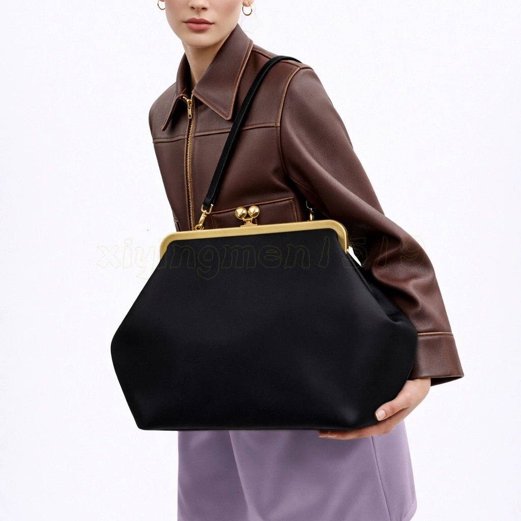 Tote Bags Designer Bag Large Kiss Lock Clip Bag Shell Handbags Lock Square Bag 2026 Fashion Show Same Style Shoulder Bag Versatile Super Hot Handbag