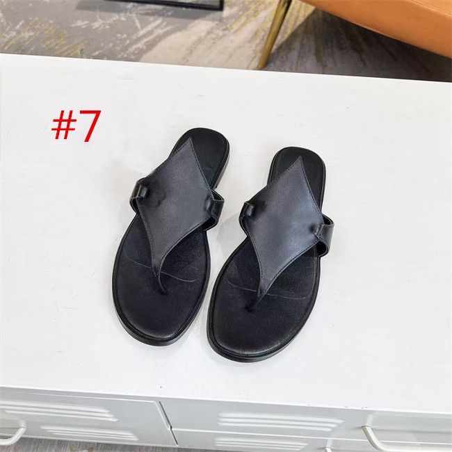 Women's designer flat flip flops, fashionable and comfortable sandals, summer beach bath slippers, luxury retro casual slippers, large sizes 35-45 with box