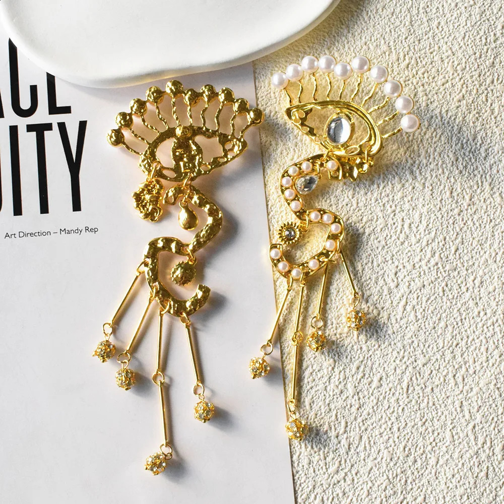 Exaggerated Vintage Ethnic Metal Eyes Dangle Earrings For Women Fashion Jewelry Baroque Style Ears Accessories Arrival 260120