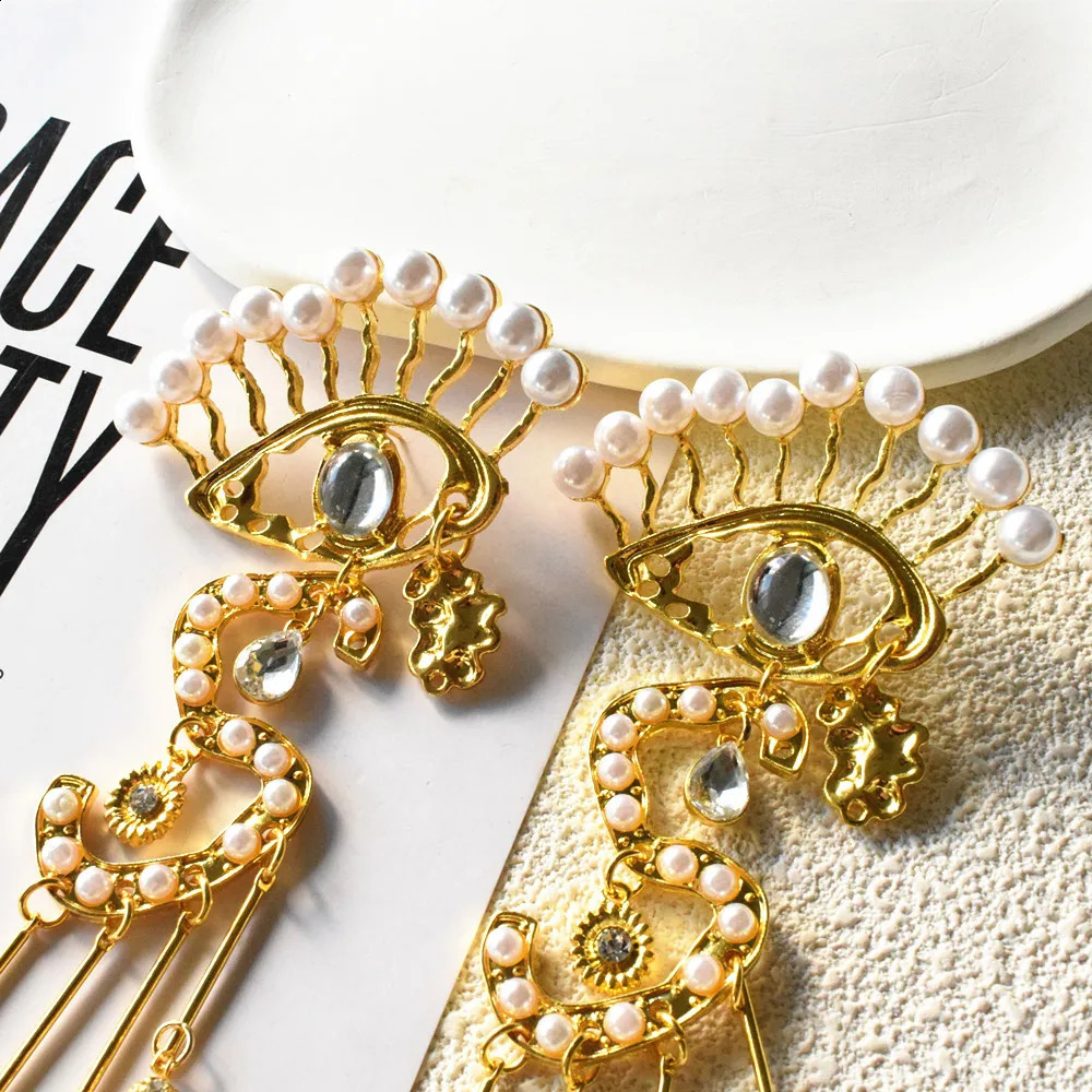 Exaggerated Vintage Ethnic Metal Eyes Dangle Earrings For Women Fashion Jewelry Baroque Style Ears Accessories Arrival 260120