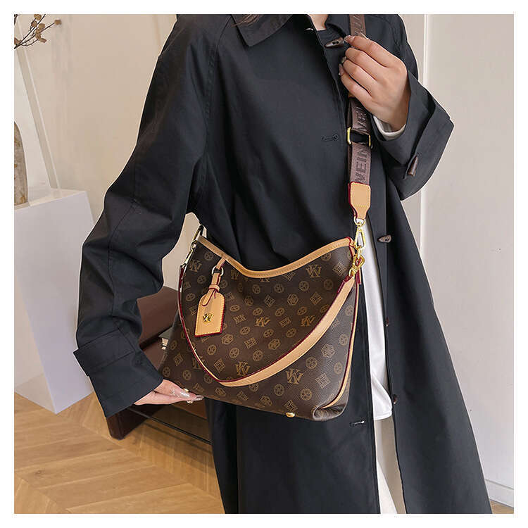 Fashion Shoulder Bags Large Capacity Tote Bag for Women 2026 New Retro Pattern Print Commuter Shoulder Crossbody Bag