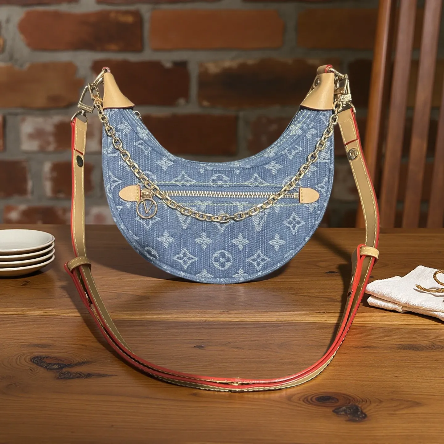 Loop Croissant bag shoulder hobo designer Purse Cosmetic half-moon baguette underarm Handbag crossbody Metal Chain Collection Women size 23X7X1