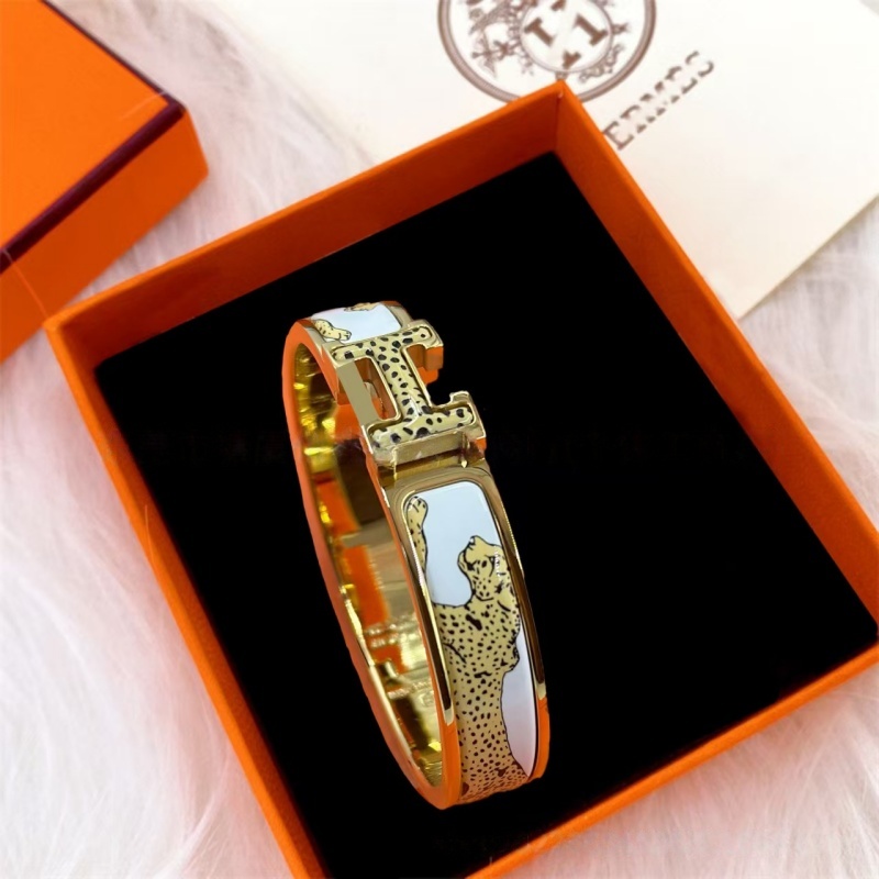 High Quality Luxury Designer Design Bangle Stainless Steel Classic Jewelry Bracelets for Men and Women 2026