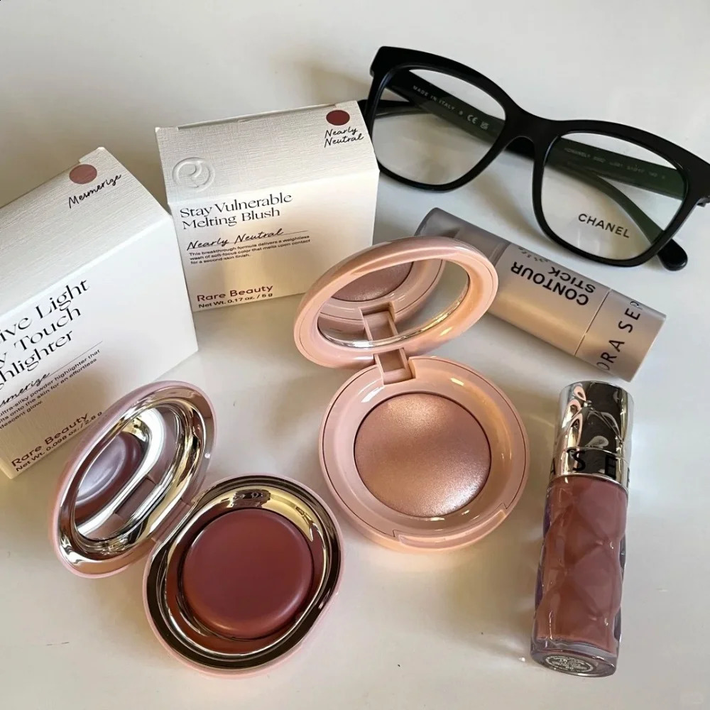 Rare Beauty Light Silky Touch Innovative Highlighter Transferproof Smudgeproof Water-resistant Long Lasting Natural-looking Glow 260126 - view 6