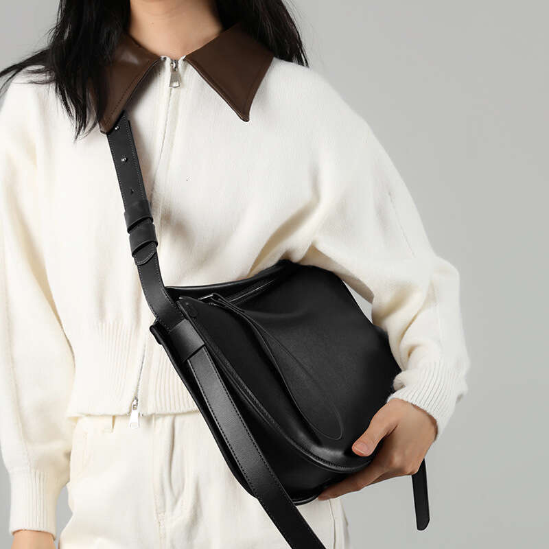 Luxury Shoulder Bags Totes Hobo Genuine Leather Crossbody New Large Capacity Shell Women S Niche High End Bag SENYY