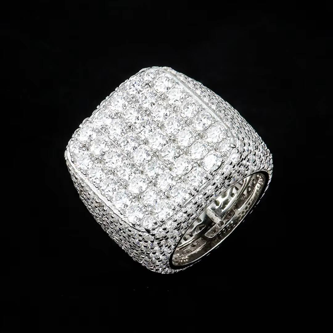 Full-cut Flat Silver Ring with DEF Moissanite Gemstone Prong Setting Unisex Customizable Size Fashionable Versatile