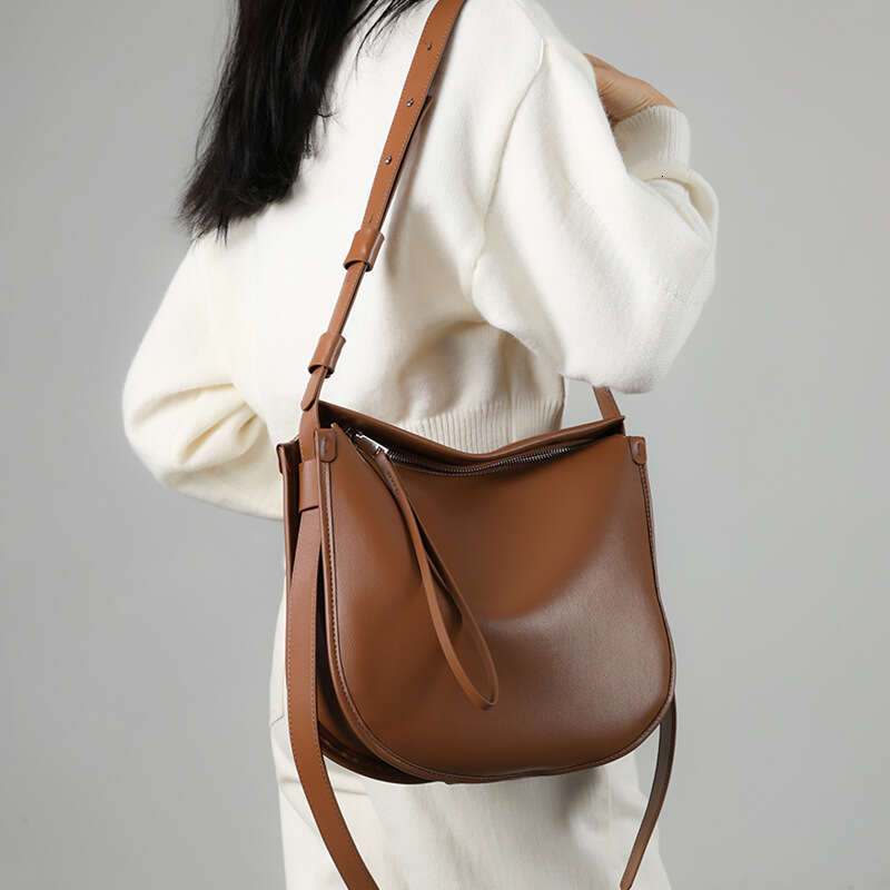 Luxury Shoulder Bags Totes Hobo Genuine Leather Crossbody New Large Capacity Shell Women S Niche High End Bag SENYY