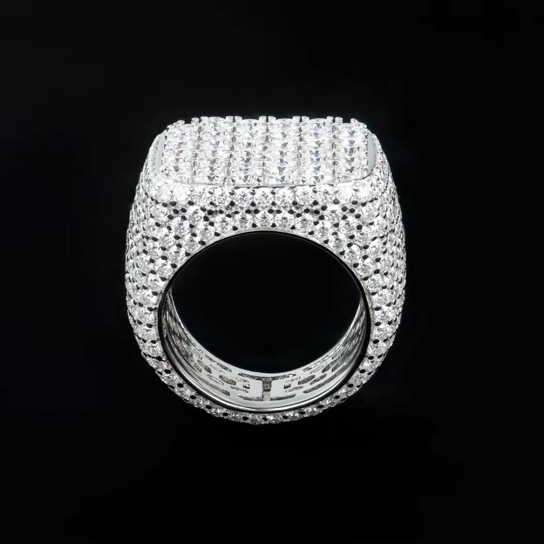 Full-cut Flat Silver Ring with DEF Moissanite Gemstone Prong Setting Unisex Customizable Size Fashionable Versatile