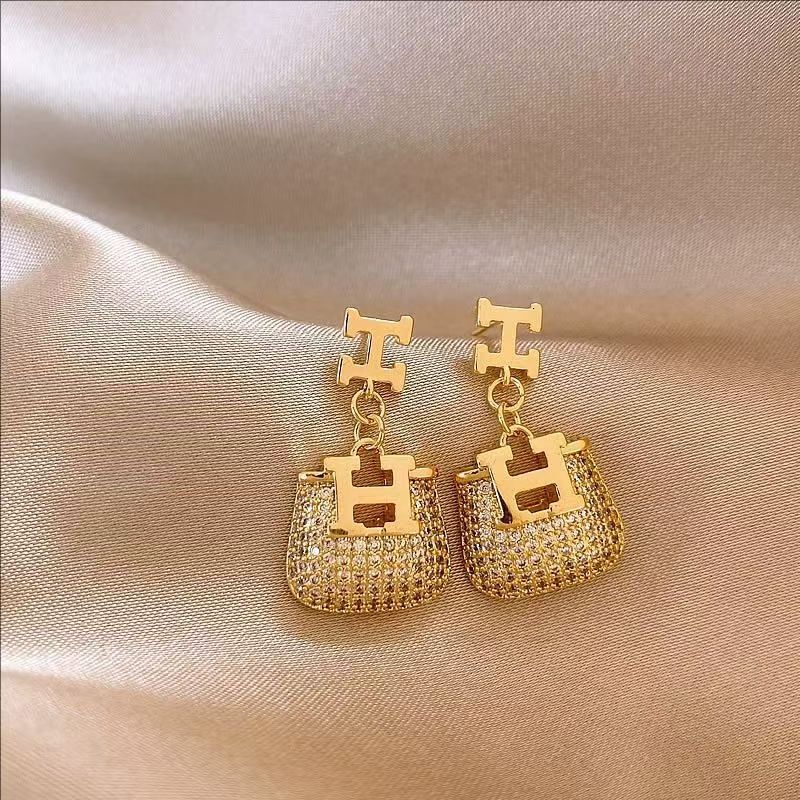 Luxury Brand Designer Jewelry 2026 New Popular Light Luxury Letter H Full-Diamond Bag Earrings Unique Stud Earrings Elegant Women's High-End Acce