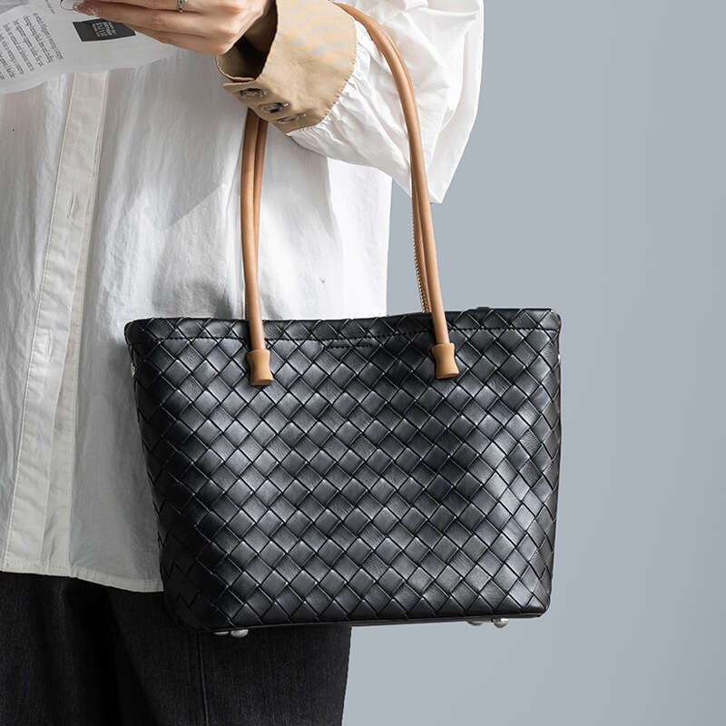Luxury Shoulder Bags Totes Hobo Genuine Leather Women S Tote High End Large Capacity Summer Style Versatile Woven Bag For SENYY