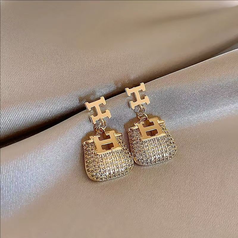 Luxury Brand Designer Jewelry 2026 New Popular Light Luxury Letter H Full-Diamond Bag Earrings Unique Stud Earrings Elegant Women's High-End Acce