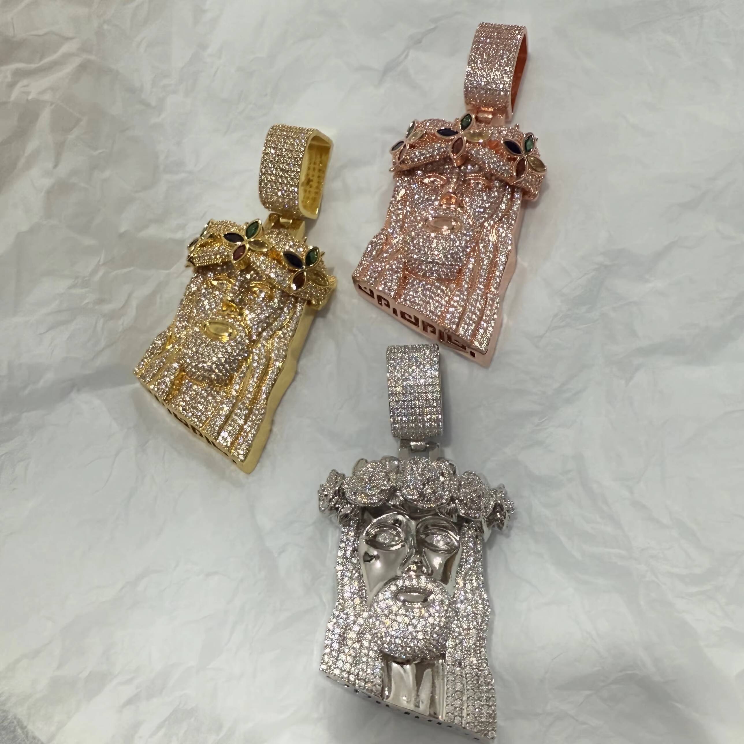 Hot Selling Clover Crown Portrait Jesus Religious Pendant Cool Hip Hop Moissanite MoissaniteVVSia Ice Out Necklace for Men and Women