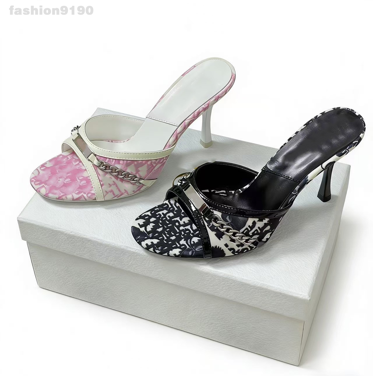 The Summer fisherman hat set 25ss Spring/Summer new mid-style chain high-heeled flip-flops are an eternal classic