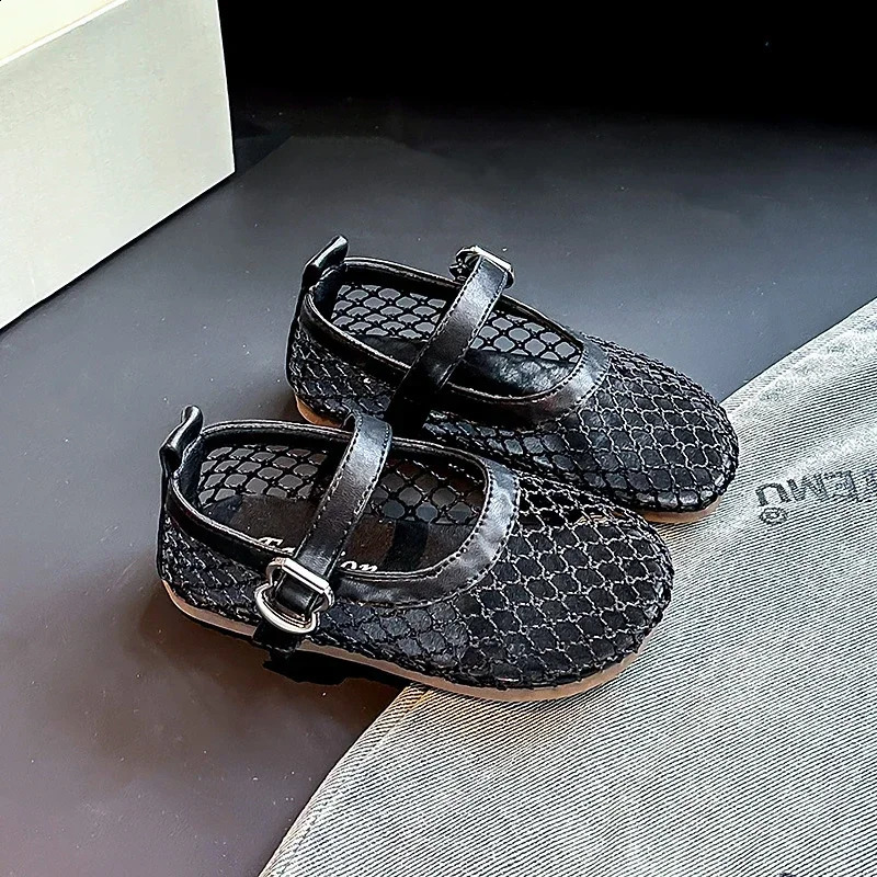 Girls Flat Shoes Mesh Weave Soild Color Kids Sandals Nonslip Soft Sole Summer Children Princess Ins Trendy Sweet 260207