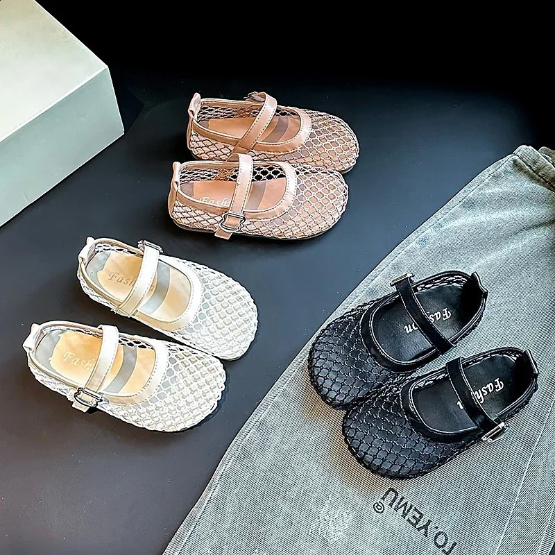 Girls Flat Shoes Mesh Weave Soild Color Kids Sandals Nonslip Soft Sole Summer Children Princess Ins Trendy Sweet 260207