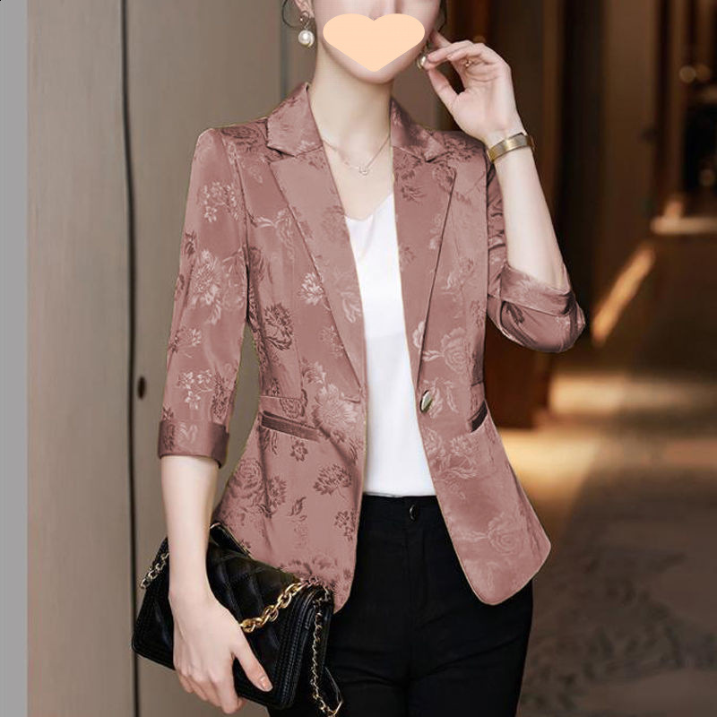 Short Spring Summer New Thin Small Blazer One Button Coat Women Slim Fit Plus Size Three Quarter Sleeve Business Suit 240812wtt