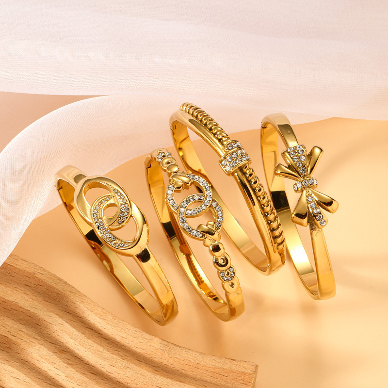 Designer Jewelry And Cross Border Hot Selling Wholesale Women's High End Non Fading Jewelry Women's Gold Luxury Bracelet Titanium Steel Brac