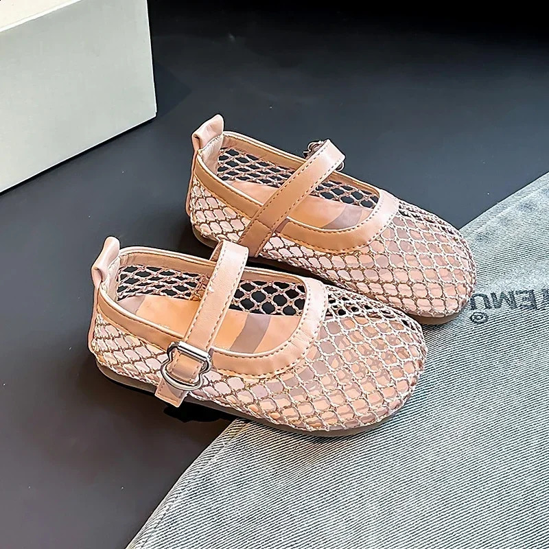 Girls Flat Shoes Mesh Weave Soild Color Kids Sandals Nonslip Soft Sole Summer Children Princess Ins Trendy Sweet 260207