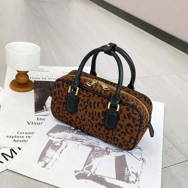 Luxury Shoulder Bags Totes Autumn New Versatile Simple Bowling Genuine Leather Suede Single Crossbody Women S Bag Retro Handbag SENYY