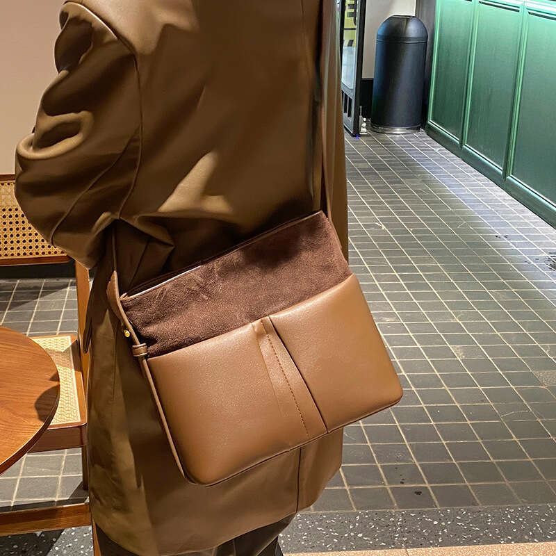 Luxury Shoulder Bags Totes Vintage Cowhide Tote New Model Light High End Commuting Versatile Fashion Niche Crossbody Bag SENYY